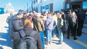 Yunan adalarında yeni sistem uzun kuyruk oluşturdu
