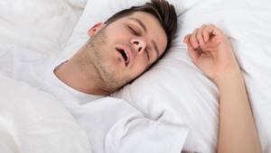 Horlama 20’li yaşlarda artıyor Uyku apnesinin ilk sinyali, gece ani ölüm nedeni olabilir