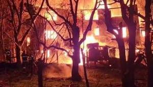 Karabük’te 2 katlı ahşap ev küle döndü Alevler odunluğa da sıçradı