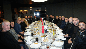 Beşiktaşta Serdal Adalı taraftarlarla iftar yaptı