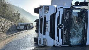 Karayolunda zincirleme kabus Aynı güzergahta peş peşe 3 kaza: 10 yaralı