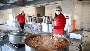 Türk Kızılay, Doğuda yüzlerce aileye iftarda sıcak aş ulaştırıyor