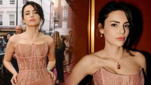 Yağmur Tanrısevsinin İsviçre kaçamağı Alp Dağlarında havuza girdi