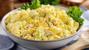 Herkes sahurda aynı besini yiyor ama salatası başka Tok tutan süper besini böyle deneyin