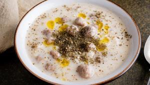 Eski tarifleri unutturan köfteli çorba lezzeti Unu yakmadan kavurun