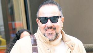 Kıyafetleri eğitim için bağışlıyor