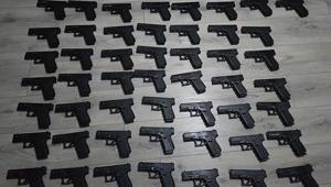 İstanbulda gözaltına alınan kişinin evinden 50 tabanca çıktı