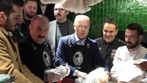 Mustafa Varank, Bursada geleneksel sahur programında vatandaşlarla bir araya geldi