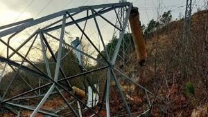 Vinç kiralayıp, gerilim hattı kablolarını çaldılar