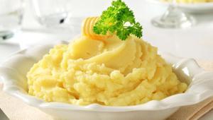 Patates püresinde herkes bu hatayı yapıyor Süt sıcak mı dökülmeli soğuk mu