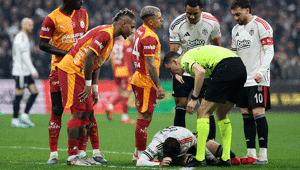 Beşiktaş - Galatasaray derbisinde kırmızı kart