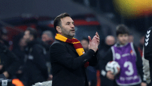 Galatasarayda Okan Buruktan hakem çıkışı: Biraz daha oynat hocam