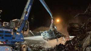 Ankarada 100 hurda araç alev alev yandı