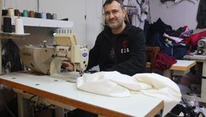 Hatay’da bir terzi dükkan camına astı Yazıyı gören fotoğraf çekmeden geçemiyor