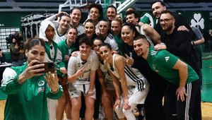 Yunanistanda kadın basketbol derbisinde karmaşa Oyunculara saldırı