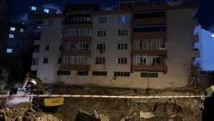 İnşaat kazısı faciaya sebep oluyordu Bahçelievlerde 5 katlı bina boşaltıldı