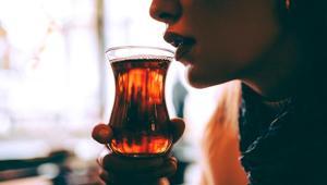 Bir bardak çay ağız bakterilerini yok ediyor Kaynar değil ılık içmek gerekiyormuş