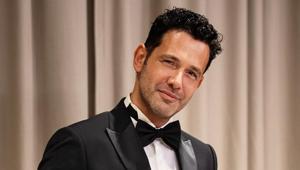 Keremcem’in ev adamı halleri: Kedisiyle mutfağa girdi