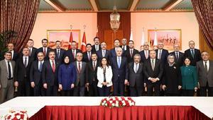 Kurtulmuş, Milli Dayanışma, Kardeşlik ve Demokrasi Komisyonu üyeleriyle iftarda bir araya geldi