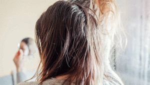 Saçı kendi haline bırakınca toparlıyor Birkaç gün yıkamadan beklemek gerekiyor