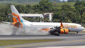 Yolcu uçağı sert iniş yaptı, iniş takımları parçalandı