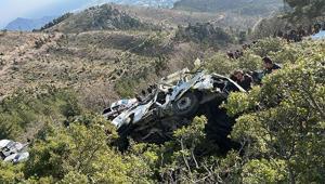 Mersinde işçi servisi uçurumdan yuvarlandı 3 ölü