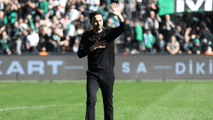 Kocaelisporda Selçuk İnan penaltı kararı sonrası çılgına döndü Herkesi soyunma odasına götürdü