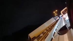 Büyükçekmece TEM Otoyolunda TIR devrildi; trafikte yoğunluk oluştu