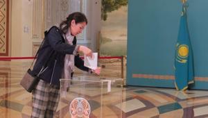 Kazakistanda halk, yeni anayasa için sandık başında