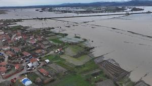 Edirnede Tunca Nehri kıyısında toprak kayması