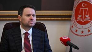 Akın Gürlekten Özgür Özelin mal varlığı iddialarına yanıt: Tapu kayıtlarında karşılığı olmayan hayal ürünü