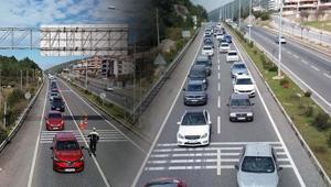 Bayram tatili başladı, herkes akın etti: Kente girişte 2 kilometrelik araç kuyruğu