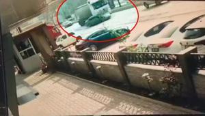 Kan donduran görüntü TIR önüne aldığı otomobili metrelerce sürükledi