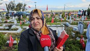 Deprem şehitliğinde buruk bayram: Her sene önceki seneden daha acı