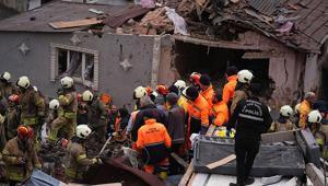 İstanbul Fatihte 2 bina çöktü Valilikten açıklama geldi