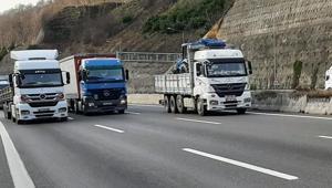 Tekirdağ’dan İstanbul yönüne ağır tonajlı araçların geçişine izin verilmiyor