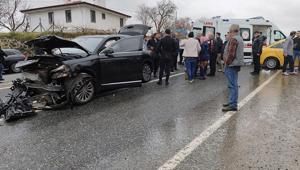 AK Parti konvoyunda kaza 2 kişi yaralandı