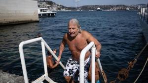 78 yaşında Boğaz’ın buz gibi sularına giriyor Yaz kış yüzen adam ilaç kullanmıyor