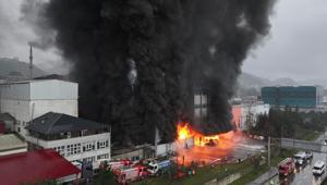 Trabzon’da fındık deposu alev alev yanıyor Valilikten açıklama