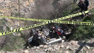 Kütahyada şarampole devrilen otomobildeki 2 kişi öldü