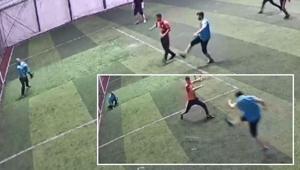 Halı saha maçında feci olay Göğsüne top isabet edince kalbi durdu