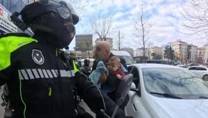 Motosikletteki kahraman 3 aylık bebek hastaneye böyle yetiştirildi