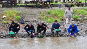 Derede altın arıyorlar Türkiye’nin dört bir yanından akın ettiler: Bulanların yüzü güldü