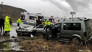 Ankarada feci kaza Ölü ve yaralılar var