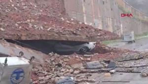 İstanbulda okulun istinat duvarı çöktü