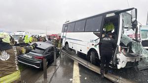 İstanbulda zincirleme kaza 1 polis şehit oldu, 16 polis yaralı