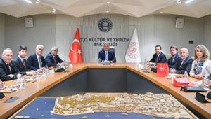 Bakan Ersoydan 2026 turizmi için kritik toplantı Türkiye hazırlıklarını güçlendiriyor