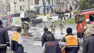 Fatihte çöp kamyonunda patlama Cadde trafiğe kapatıldı