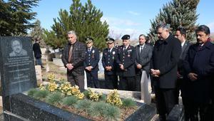 İçişleri Bakanı Çiftçiden Neşet Ertaşın kabrini ziyaret
