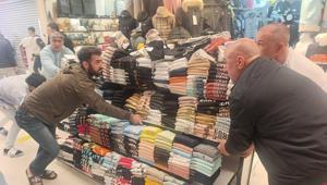 Butikte korku dolu anlar Alevler bir anda yükseldi: Esnaf ürünleri kurtarmak için seferber oldu